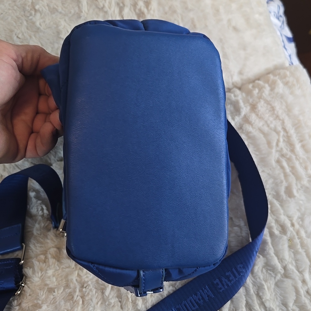 Steve Madden Electric Blue Quilted Drawstring Crossbody Bag - Picture 5 of 5
